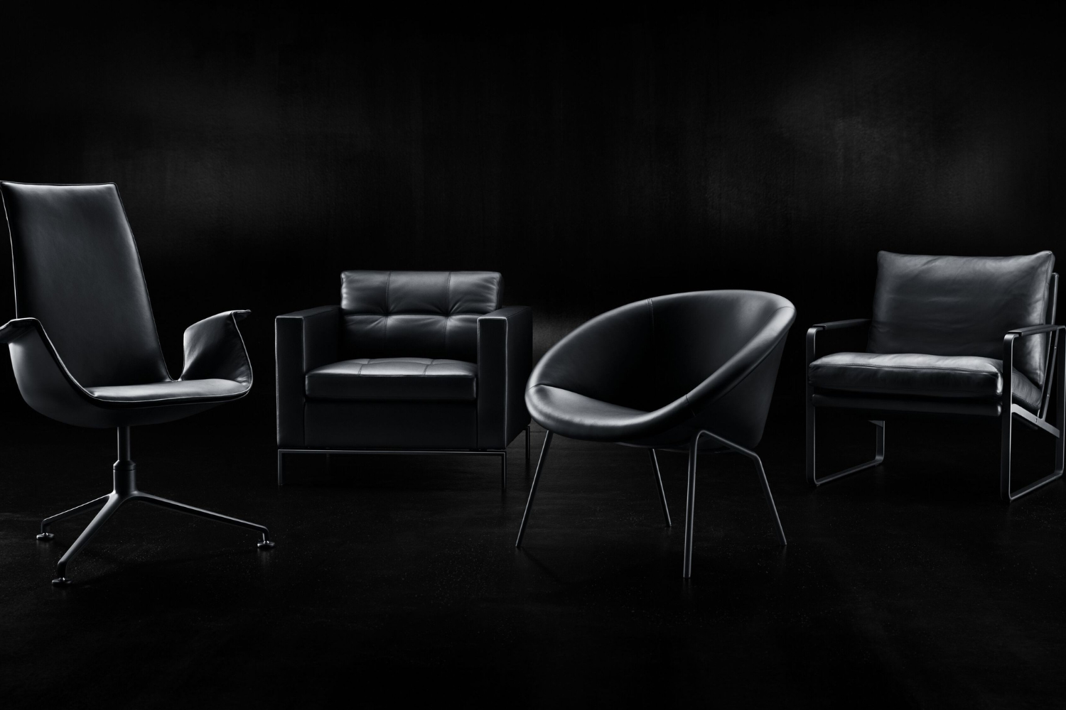 369-_Modern-Icons-Black-edition-armchair-_1