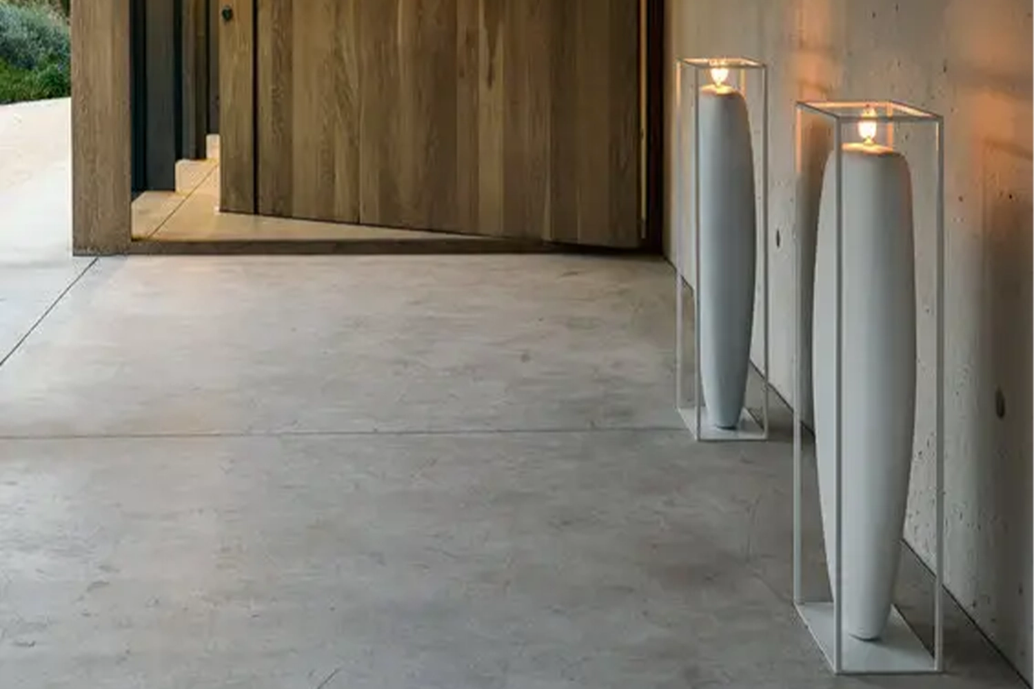 C01_Gallery_0_126_outdoor_complement_Overscale-Flames-Outdoor_A-01_1