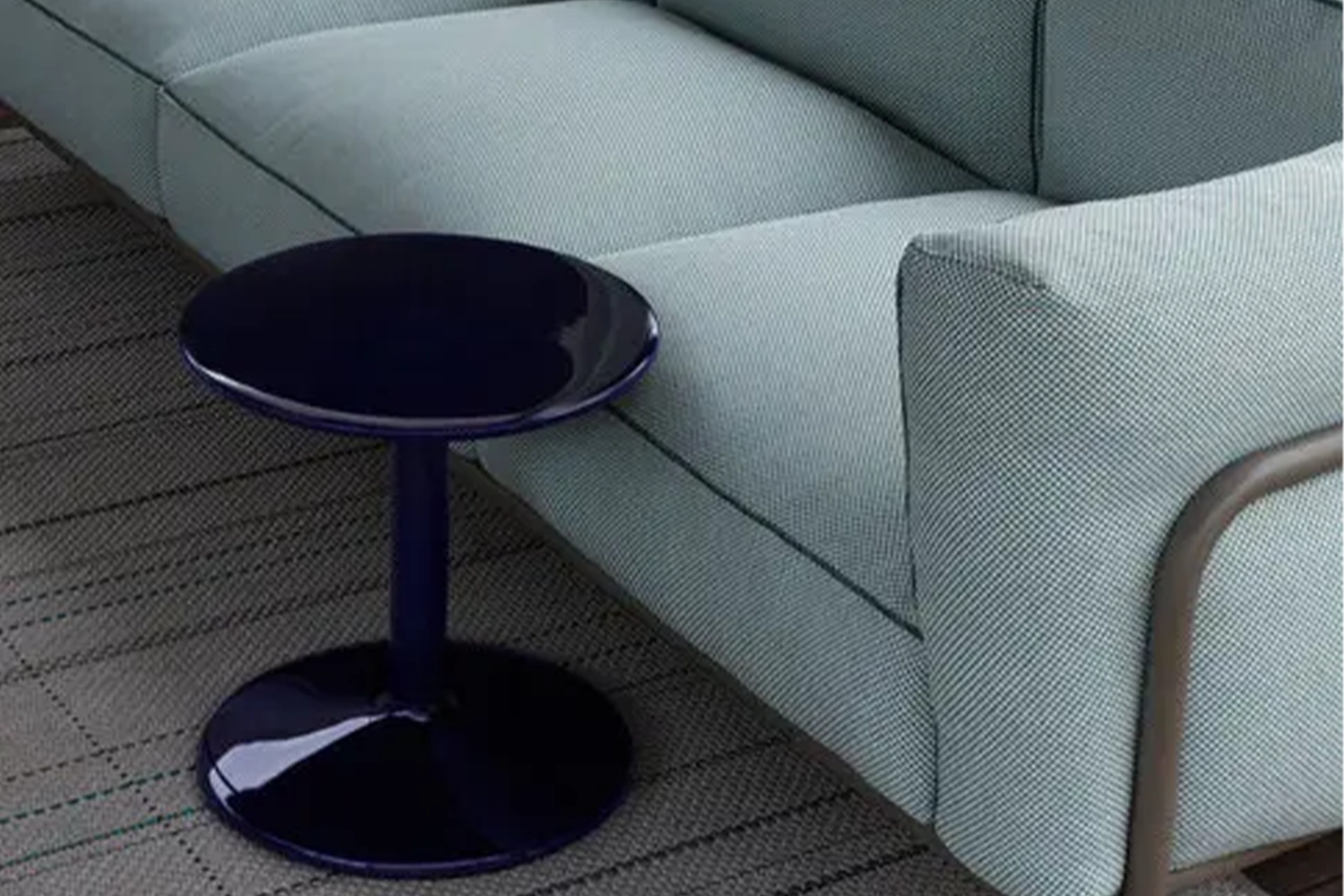 C01_Gallery_0_132_outdoor_small-table_Spool_A-01_1