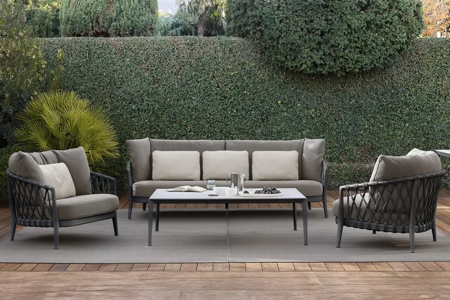 C01_Gallery_0_53105_outdoor_sofa_Erica_A-02_1