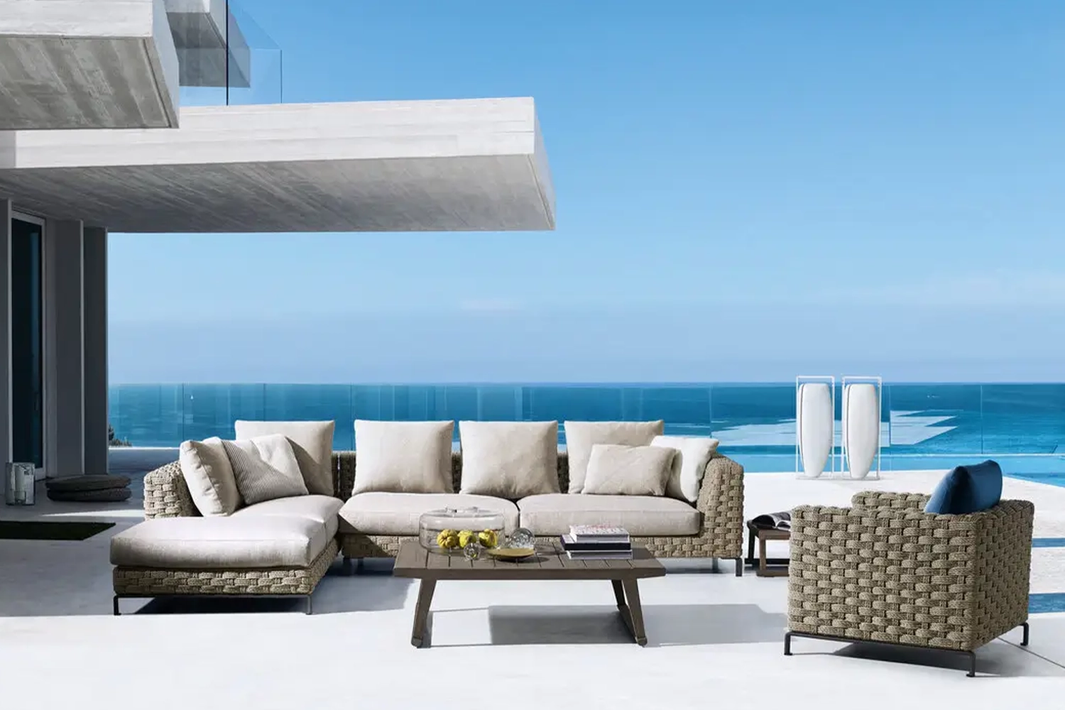 C02_Gallery_1_113622_outdoor_sofa_Ray-Outdoor-Natural_A-07