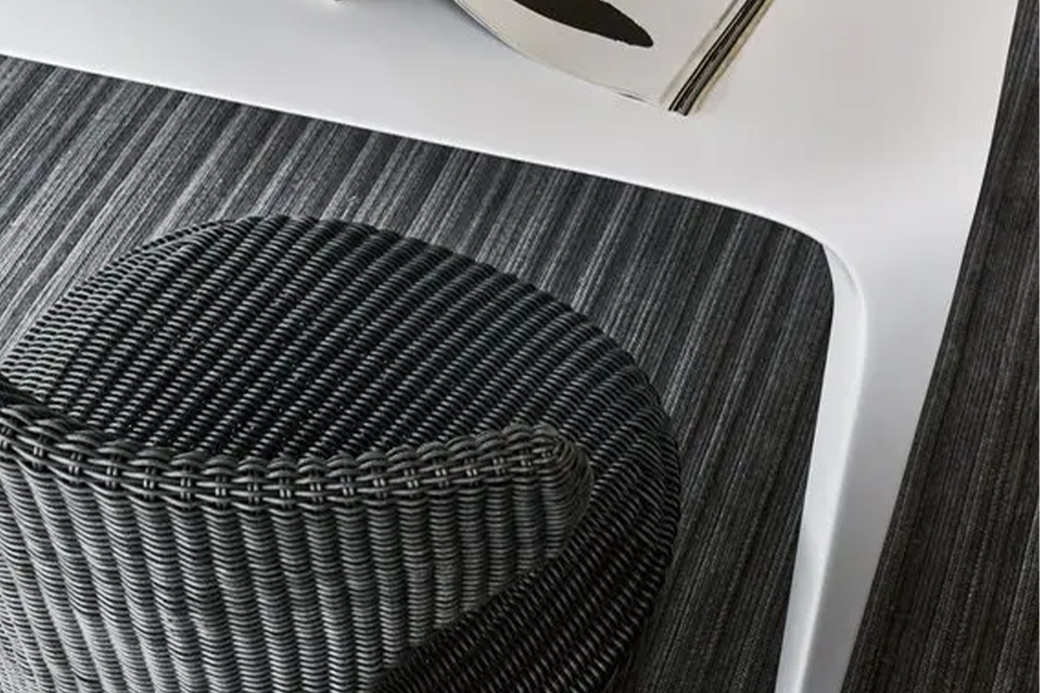 C02_Gallery_1_113631_outdoor_table_Link-Outdoor_A-01