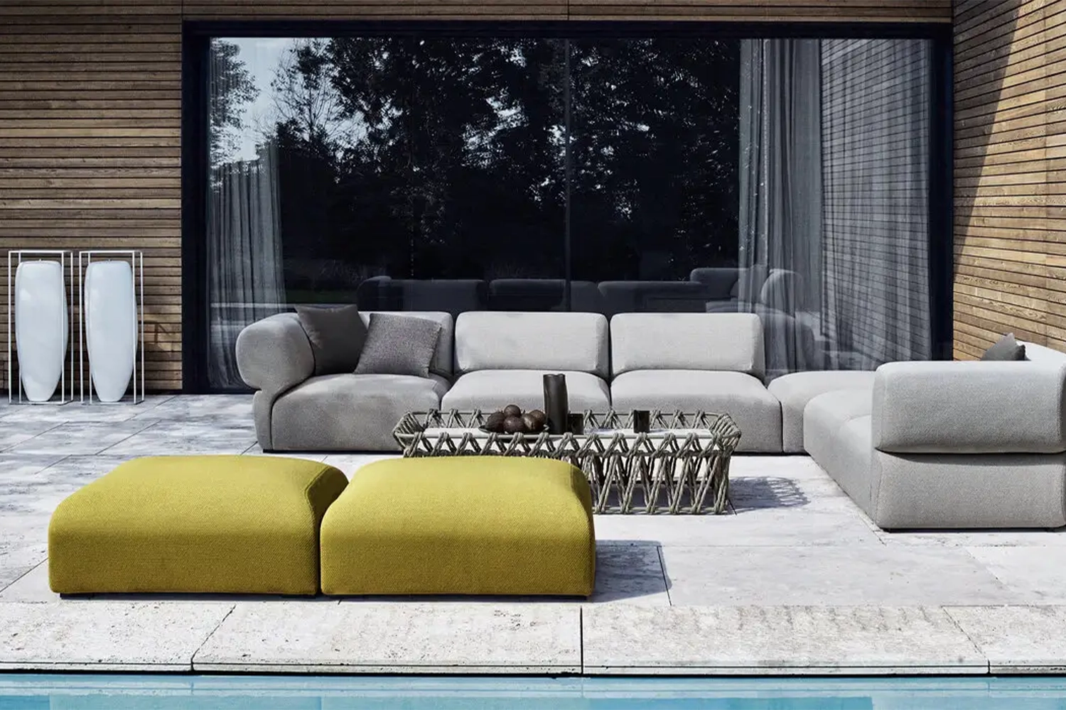 C02_Gallery_1_126_outdoor_sofa-Butterfly_A-02_1