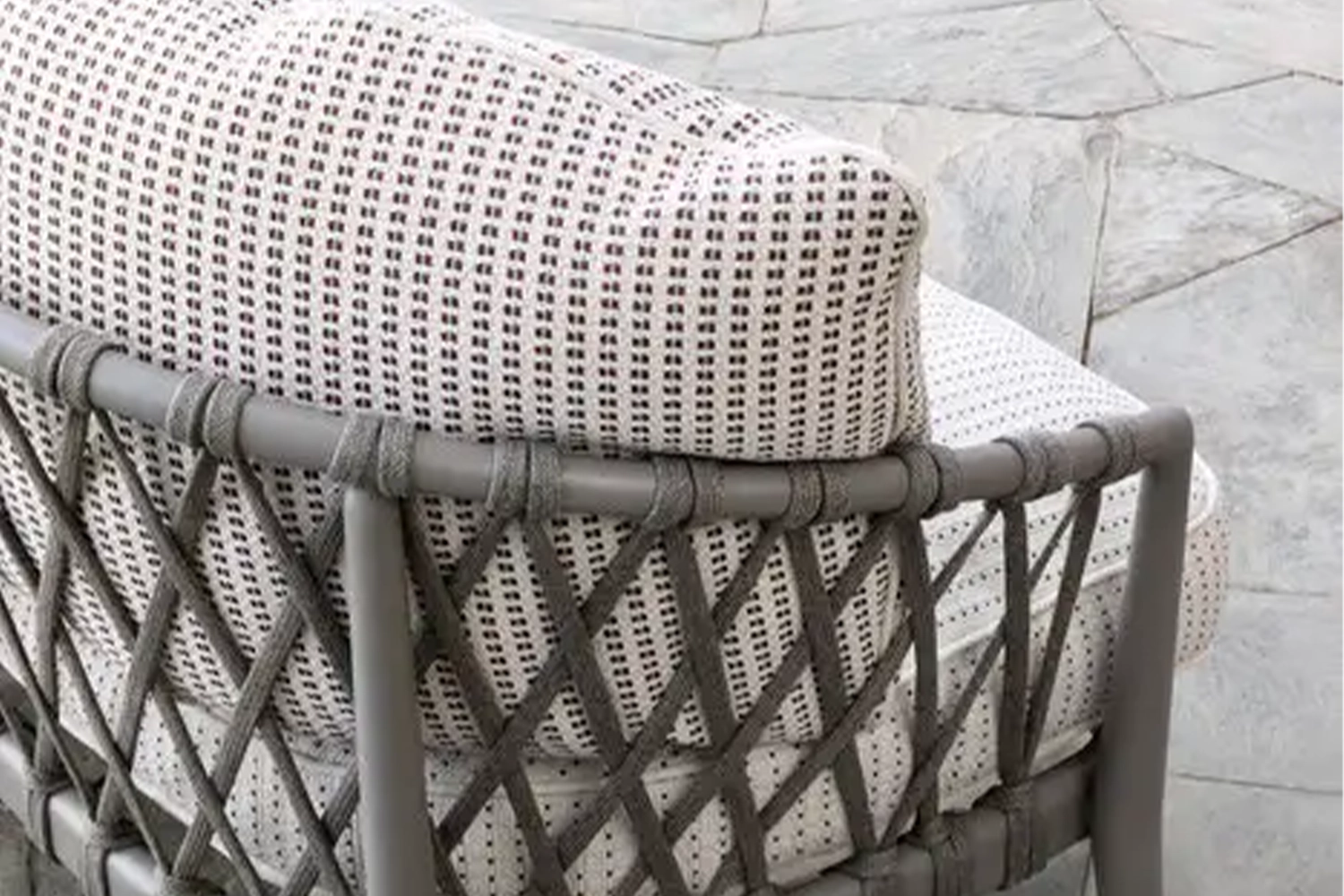 C02_Gallery_1_53107_outdoor_sofa_Erica-19_A-09