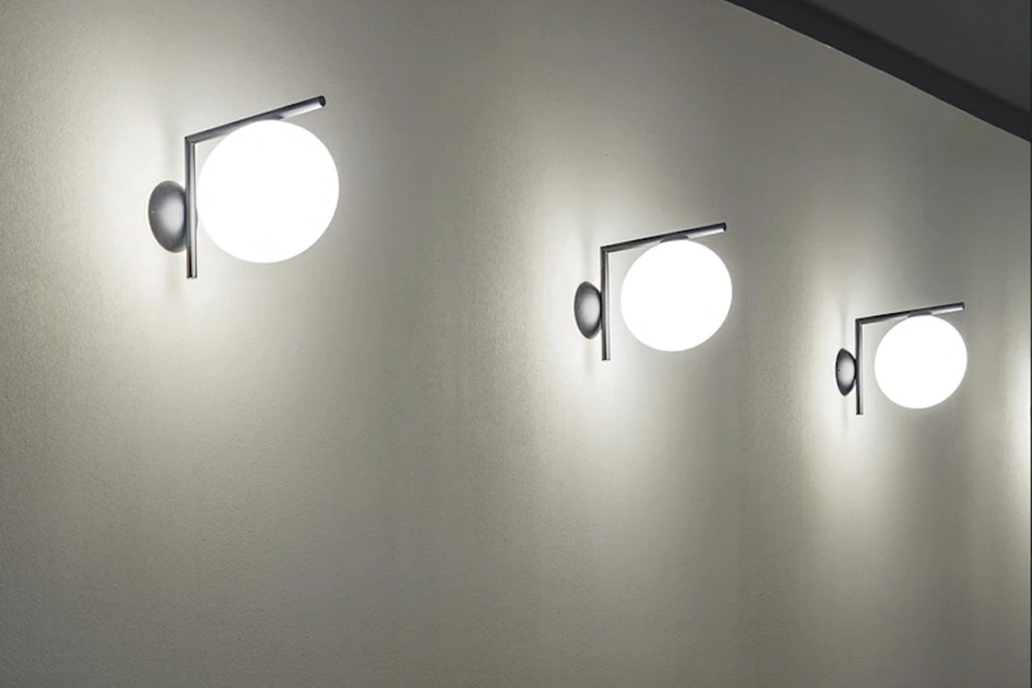 C02_IC-Light-Wall-flos-outdoor-R-02