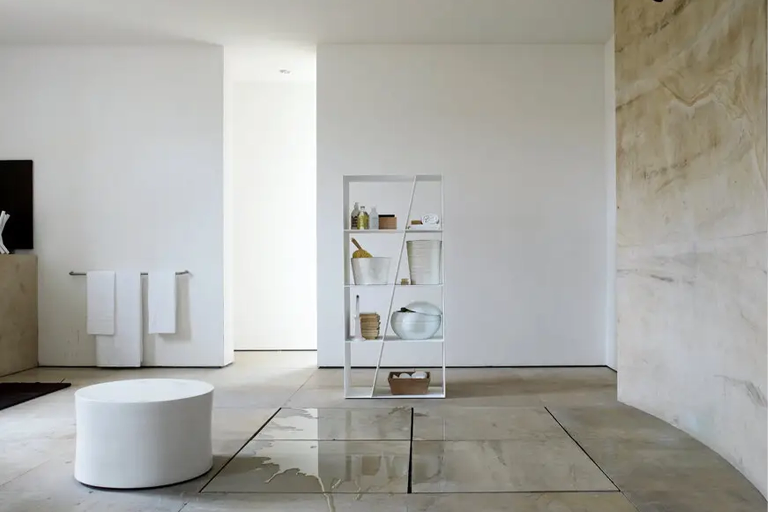 C03_Gallery_2_142_bebitalia_H05_storage-unit_Shelf_01_1