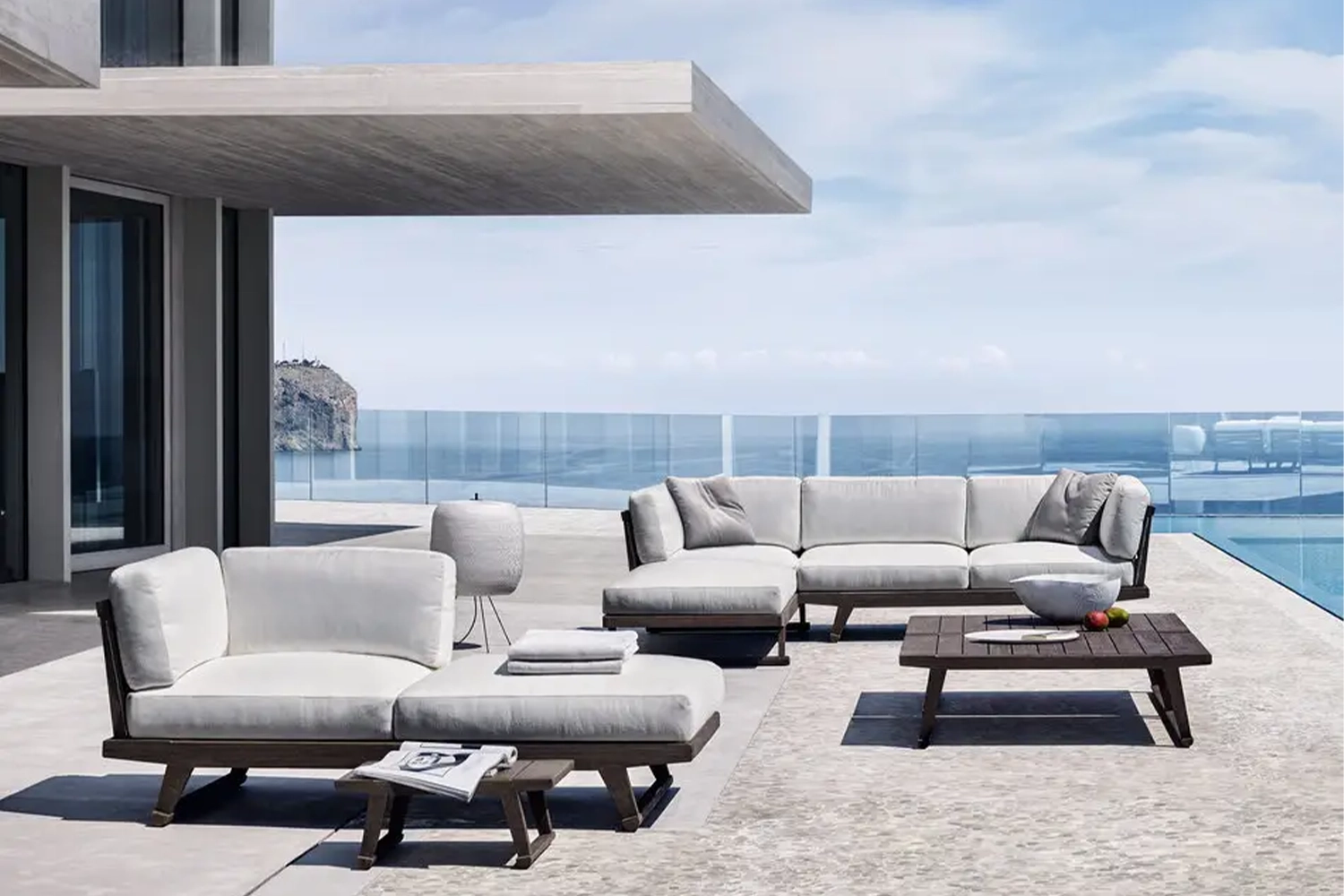 C03_Gallery_2_53116_outdoor_sofa_Gio_A-01