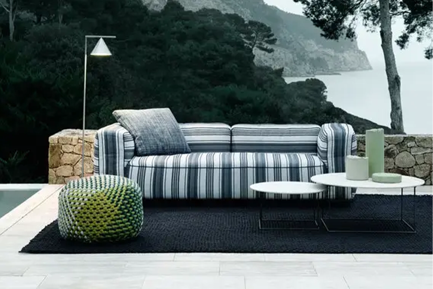 C04_Gallery_3_109_outdoor_sofa_Hybrid_A-01_1