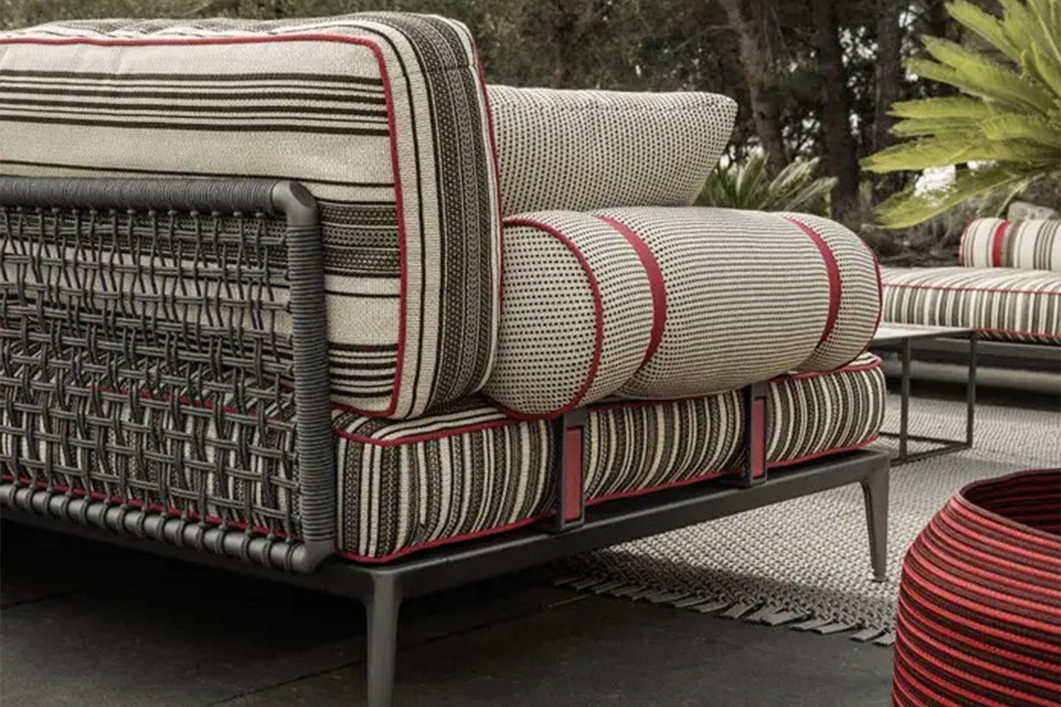 C04_Gallery_3_131_outdoor_sofa_Ribes_A-01_4