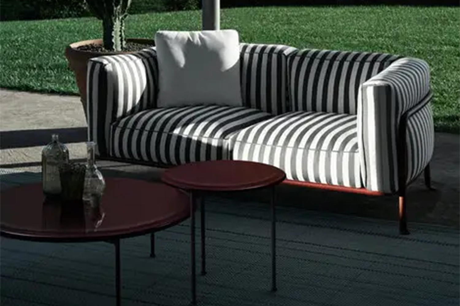 C04_Gallery_3_95_outdoor_sofa_Borea_A-04