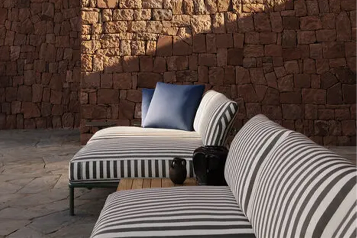 C05_Gallery_4_367699_outdoor_sofa_Nooch_A-14_1