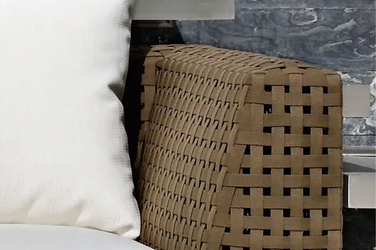 C05_Gallery_4_53093_outdoor_sofa_Charles-Outdoor_A-03_1