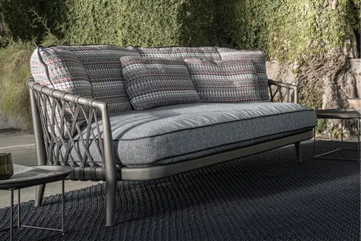 C05_Gallery_5_53107_outdoor_sofa_Erica-19_A-01