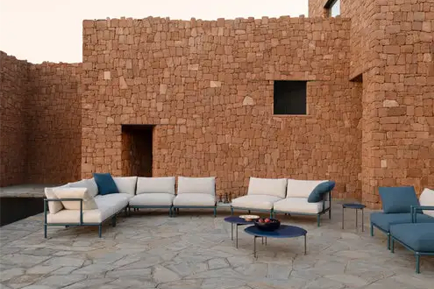 C06_Gallery_5_367699_outdoor_sofa_Nooch_A-12_1