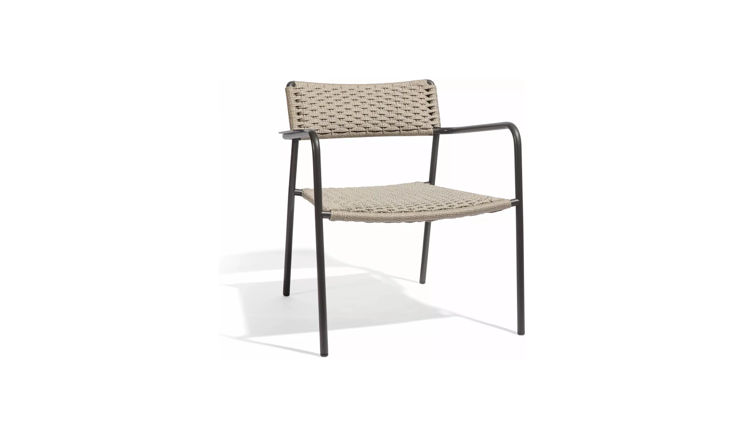 capa_02_outdoor-lounge-chair-echo-lava-bronze