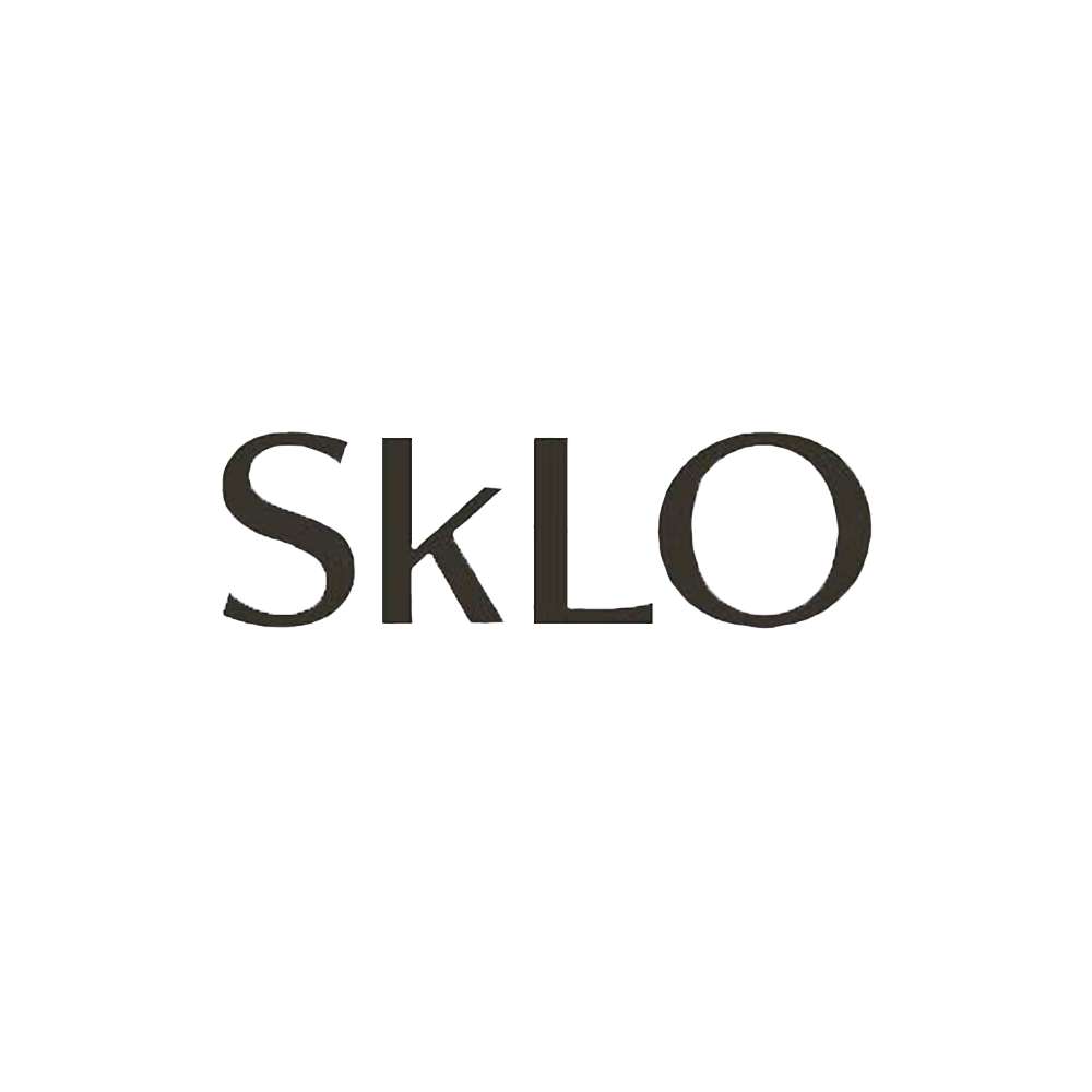 Sklo