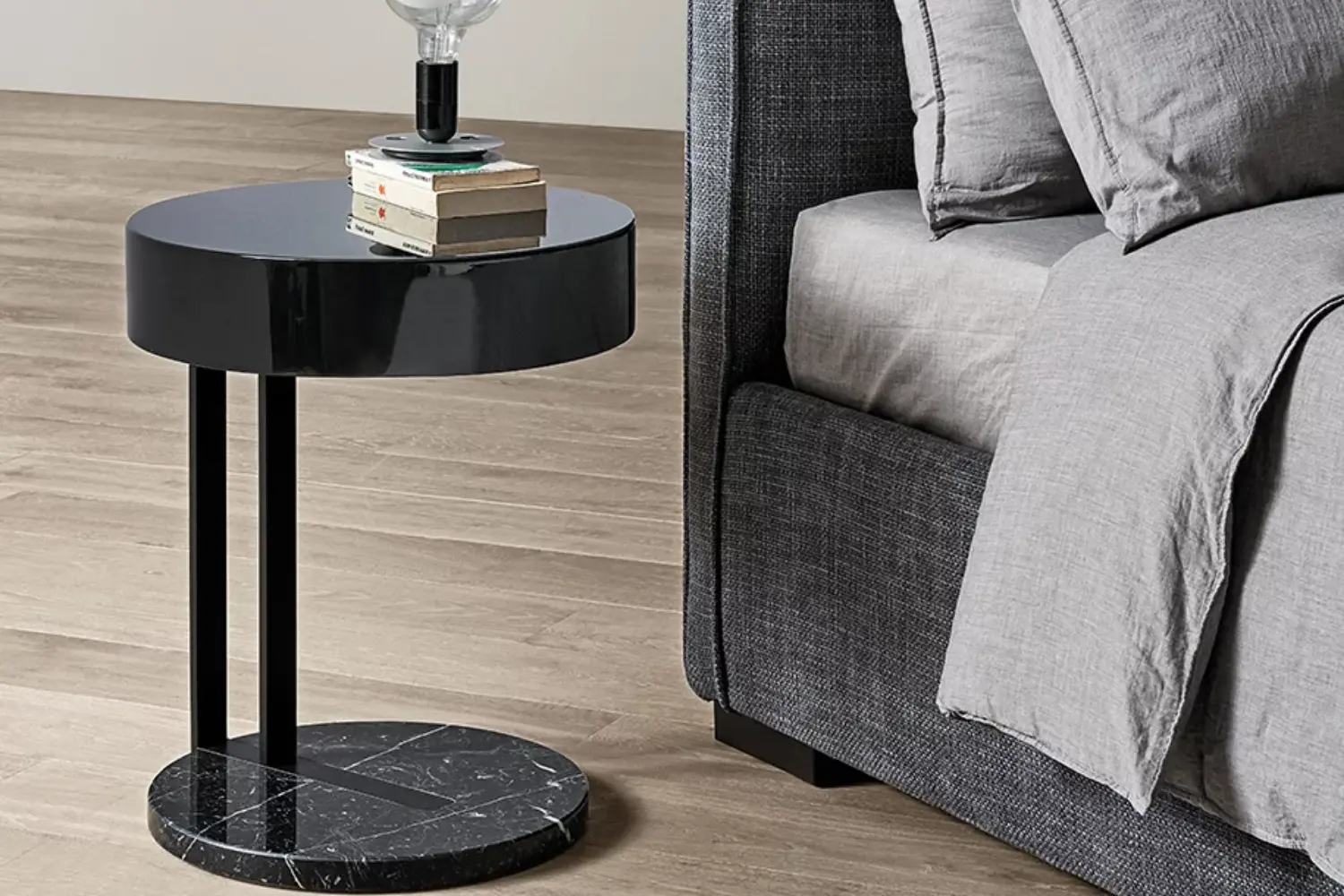 Mesa de Cabeceira Ralf'