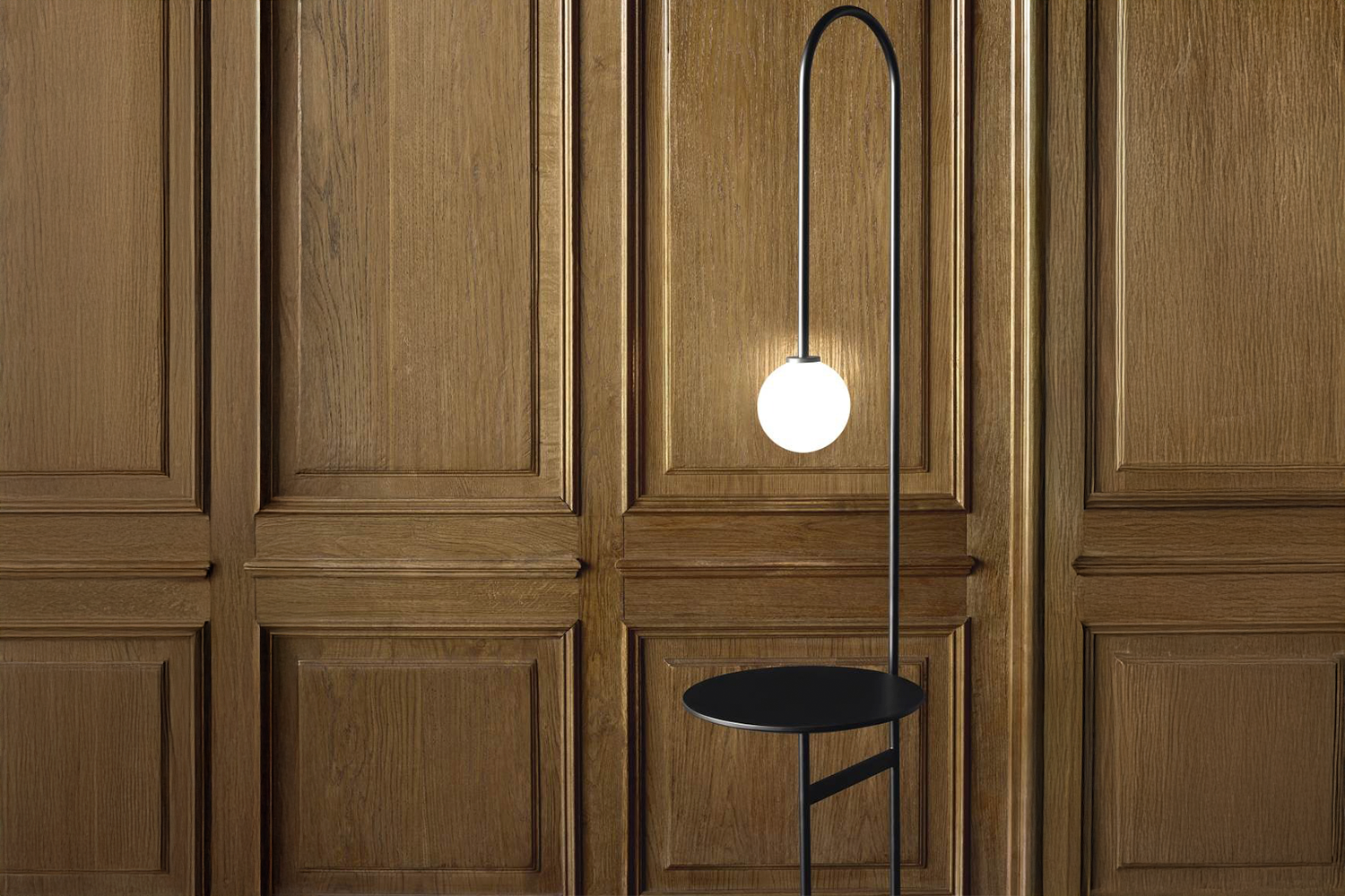 luminaria light with a table'''