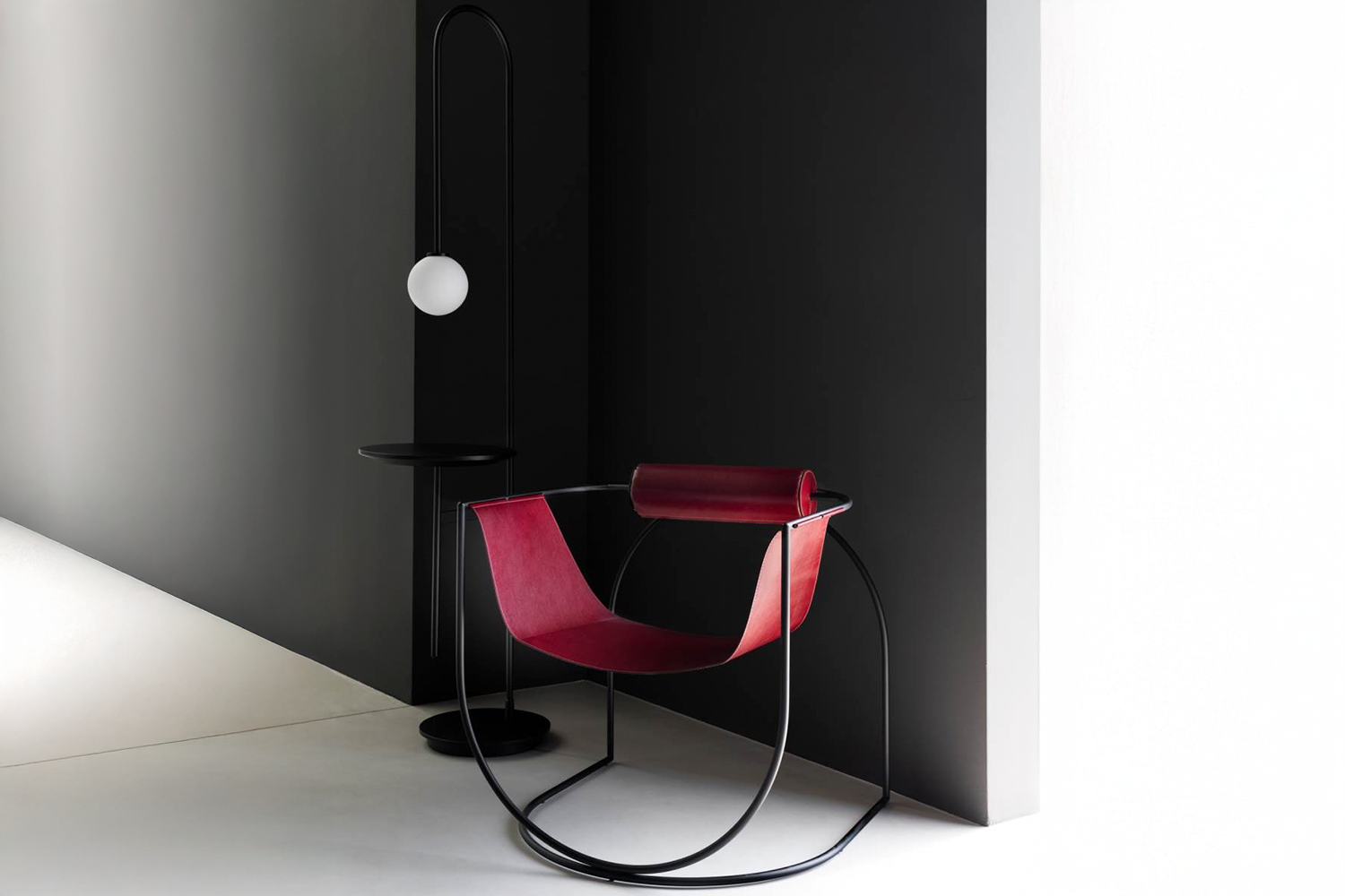 luminaria light with a table'