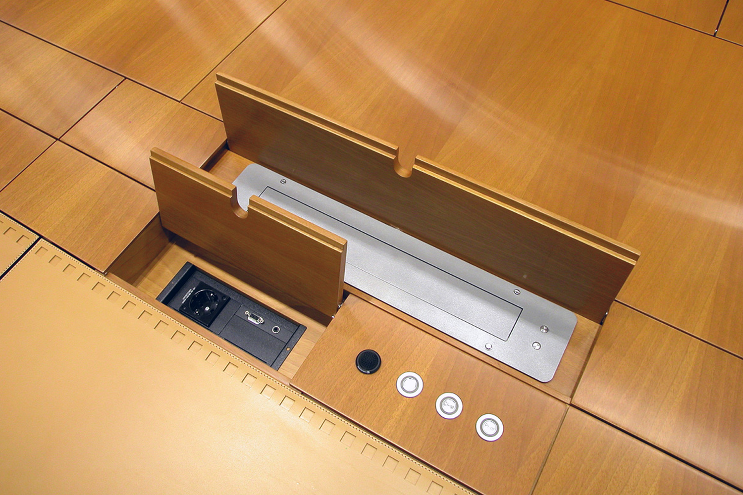 mesa de escritorio bank in madrid_amb_1