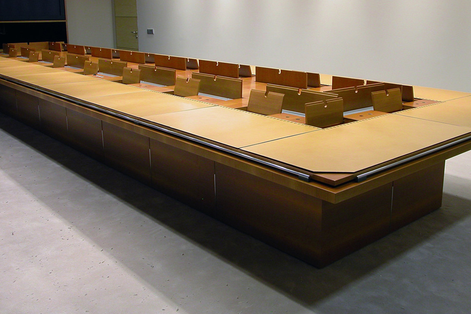 mesa de escritorio bank in madrid_amb_4