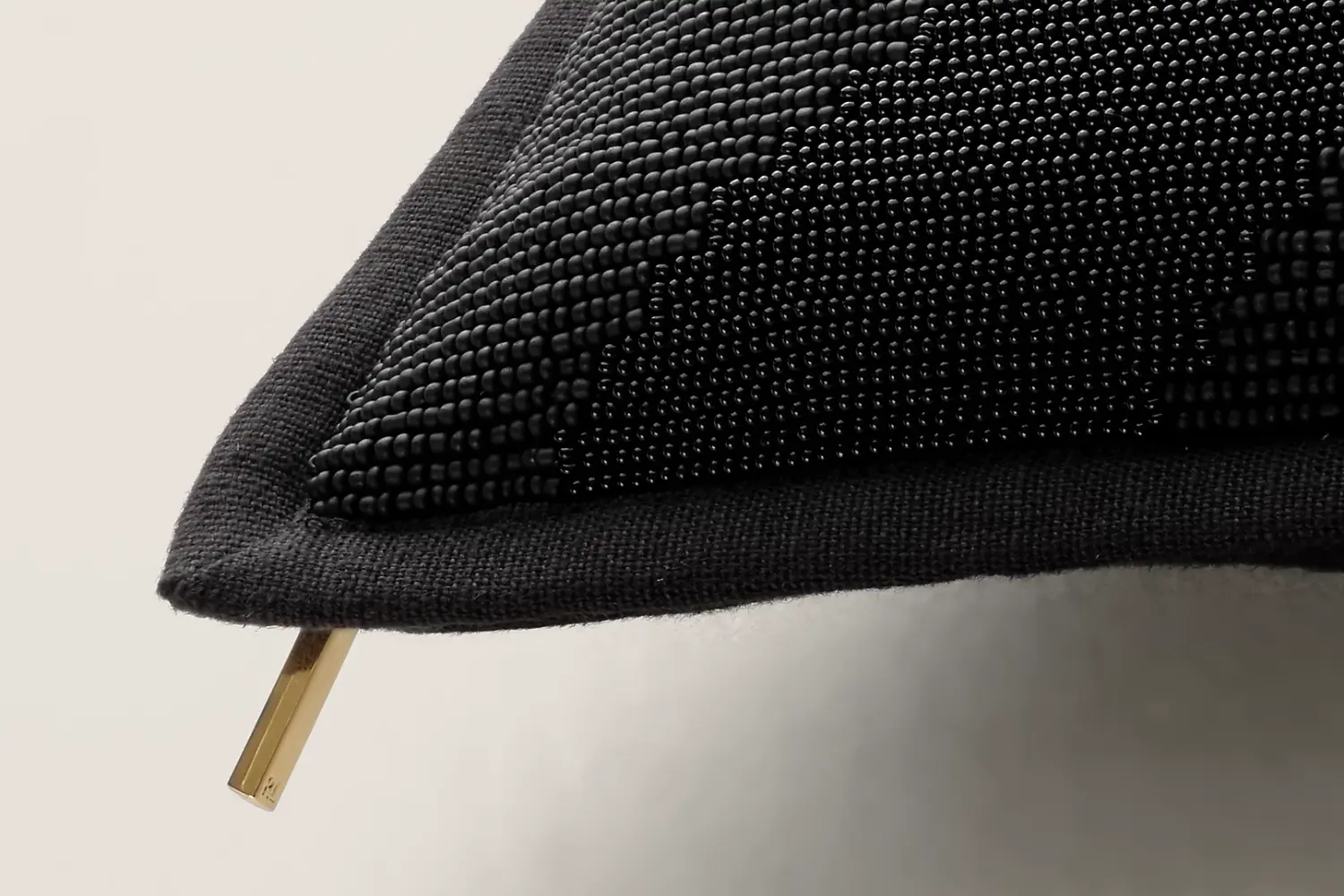 Almofada Randwick Beaded Throw1