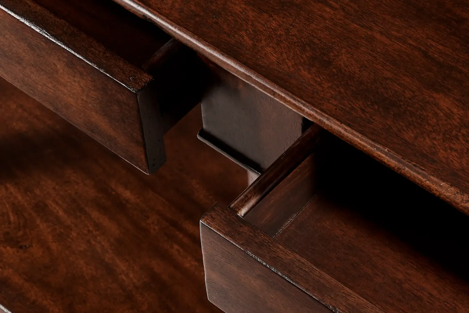 Aparador Dalehurst Large Pillar2