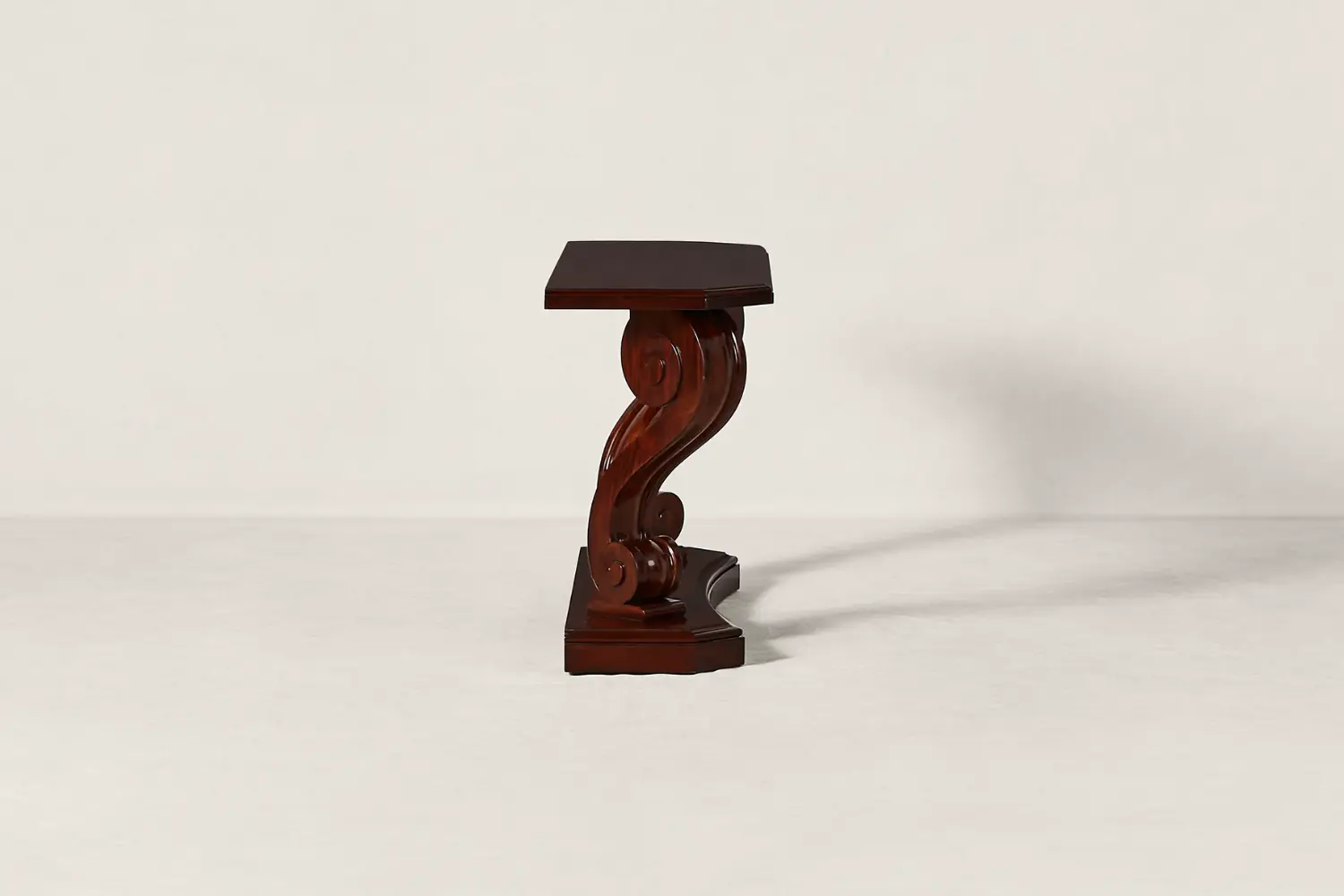 Aparador Mayfair Scroll2