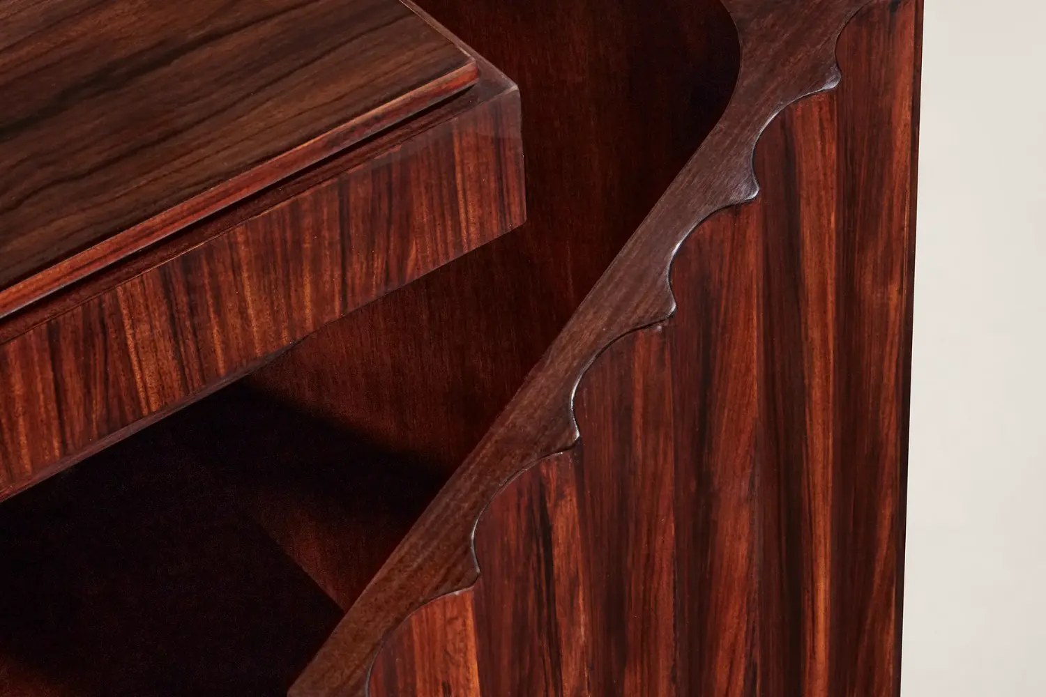 Aparador Penthouse Suite Fluted2