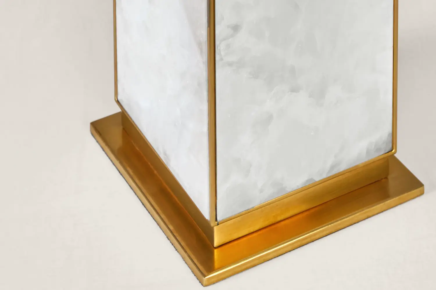 Luminária de Mesa Ellis2