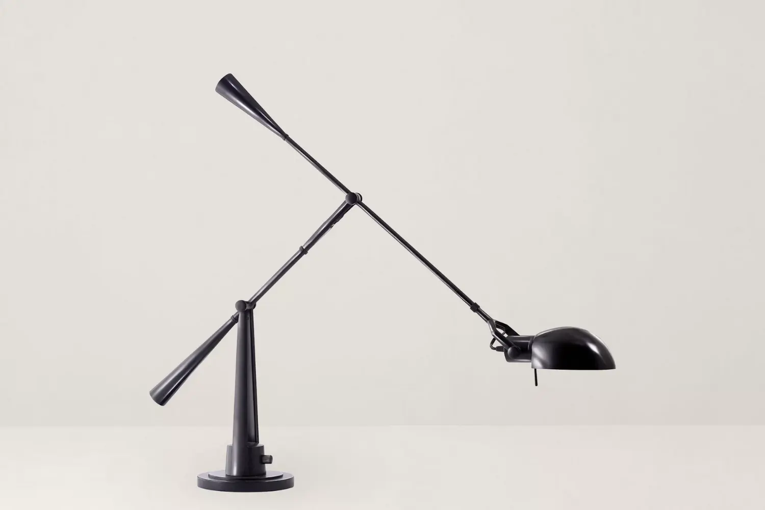 Luminária de Mesa Equilibrium1