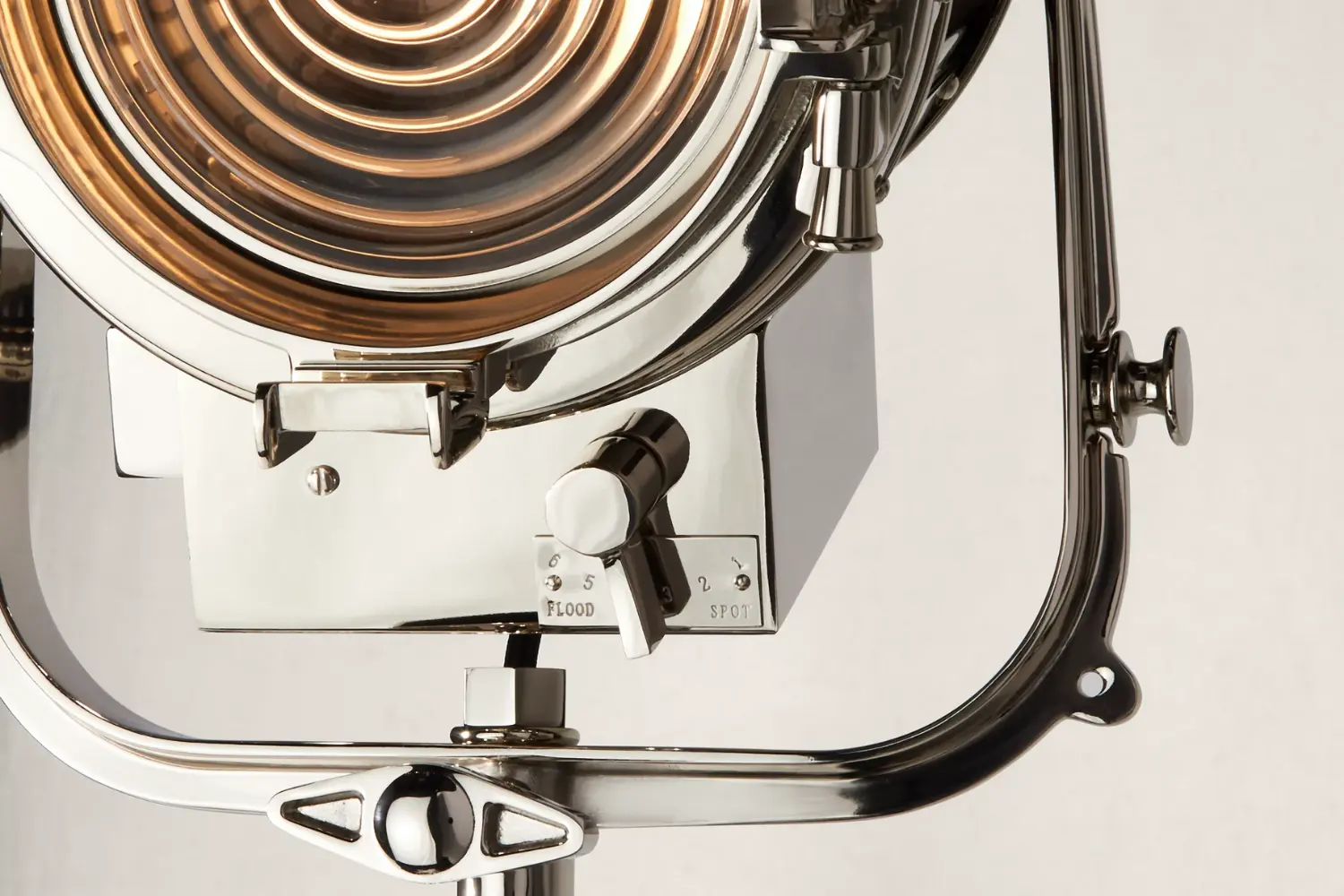 Luminária de Piso Montauk1