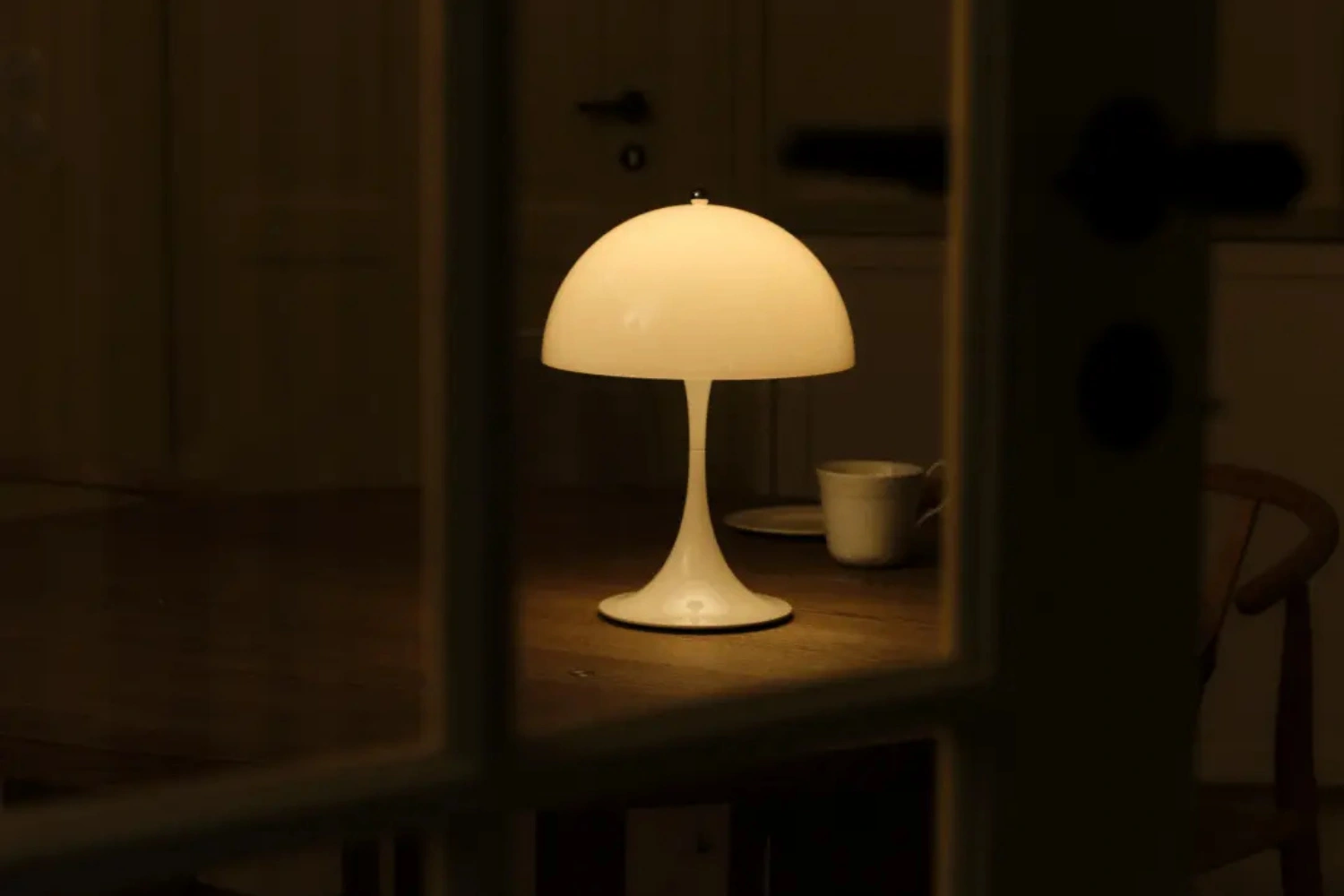 Panthella 250 Portable Lamp 02