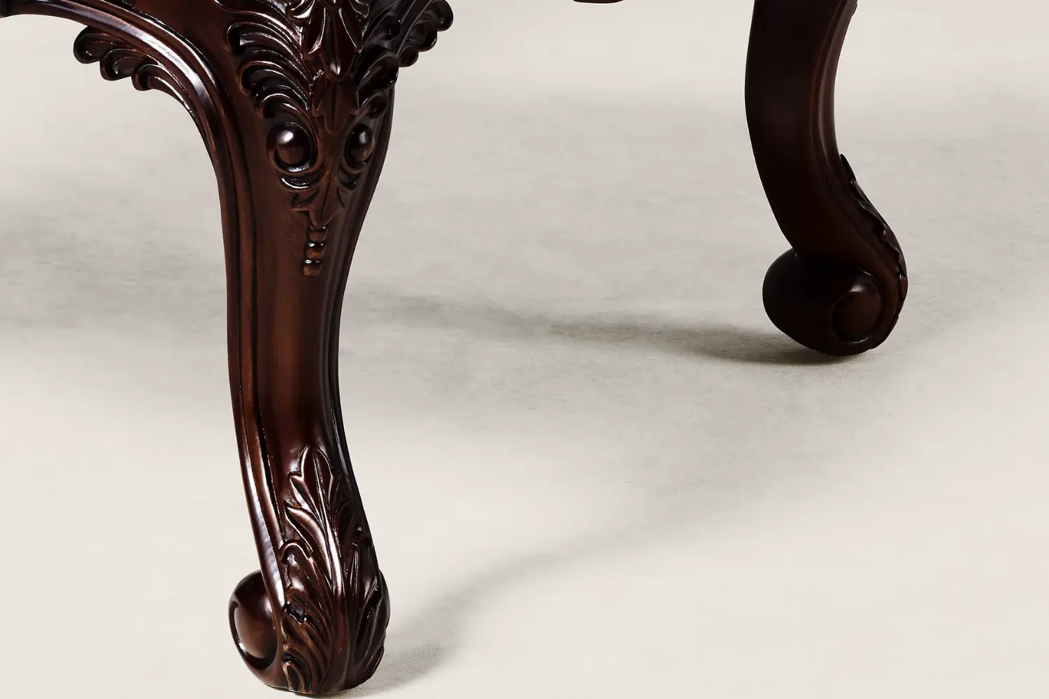 Poltrona Clivedon Carved2