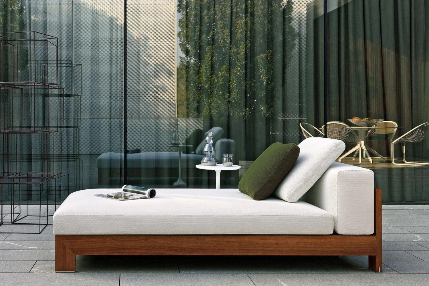 Alisson Iroko Outdoor 02