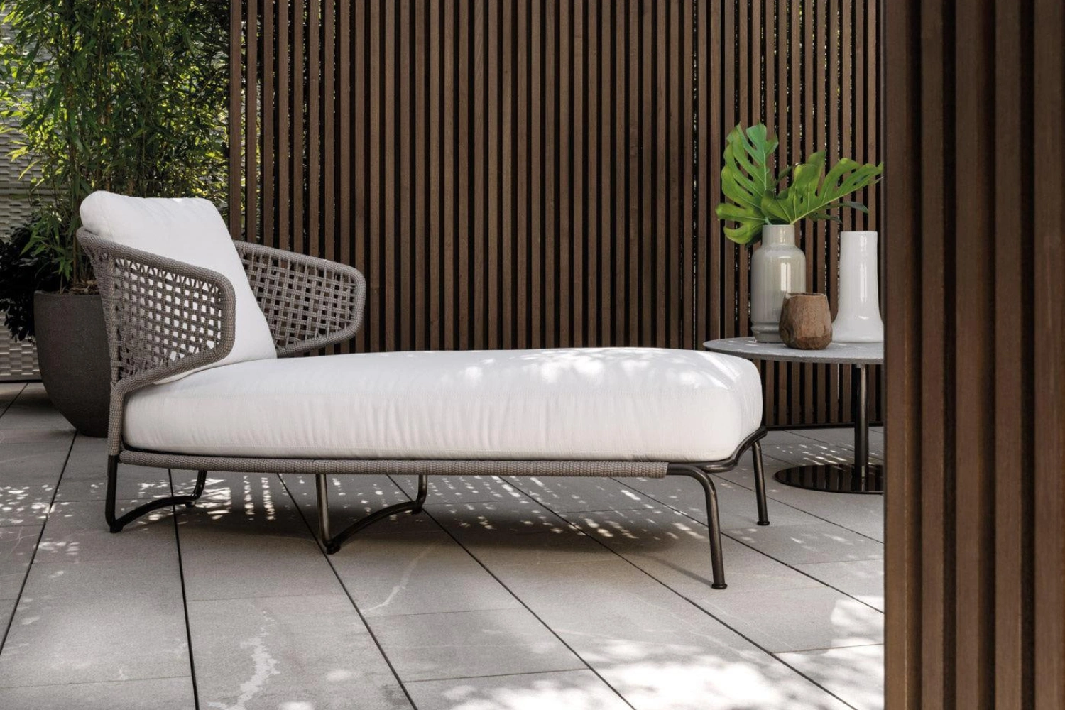Aston “Cord” Outdoor 02