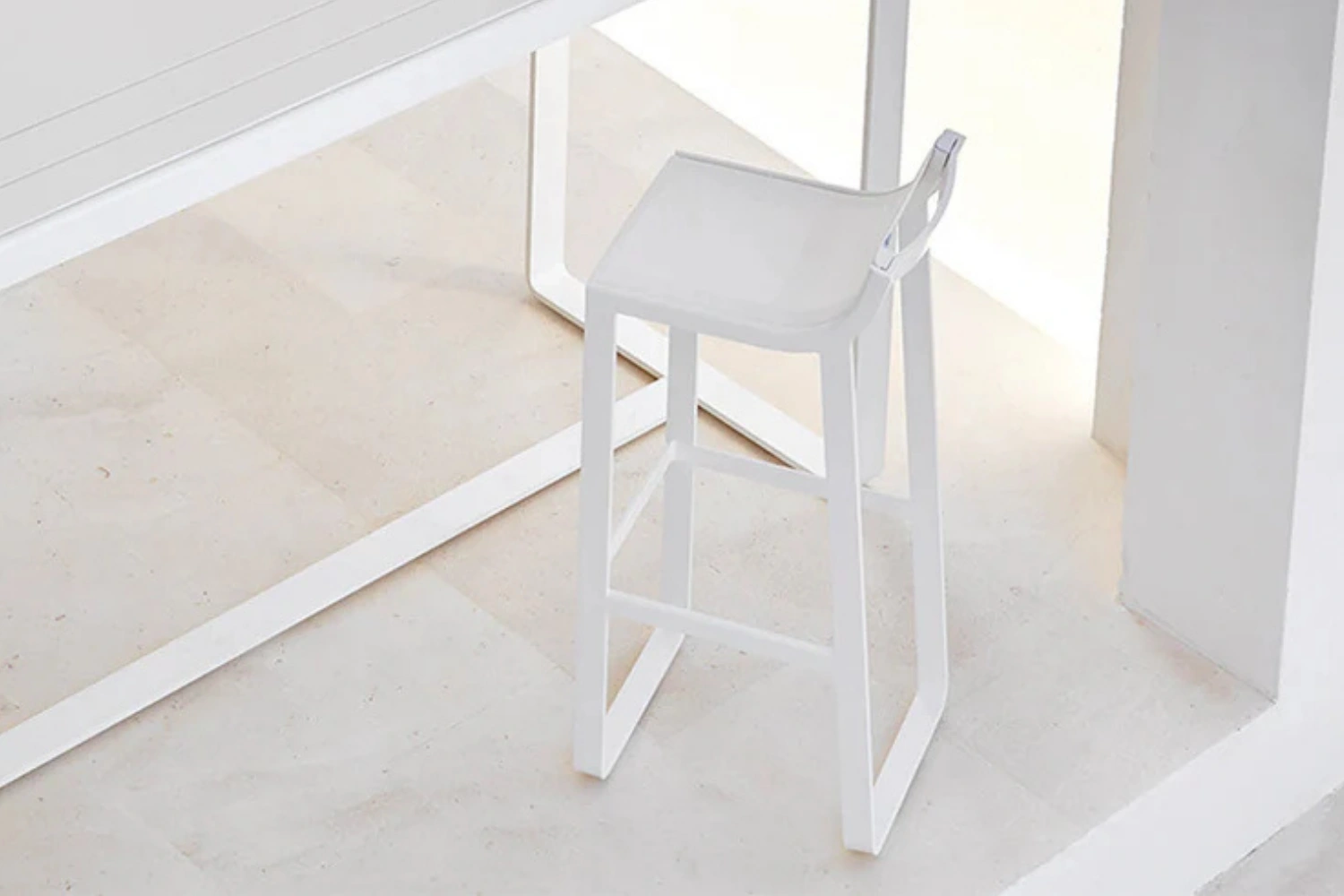 Flat High stool with backrest 02
