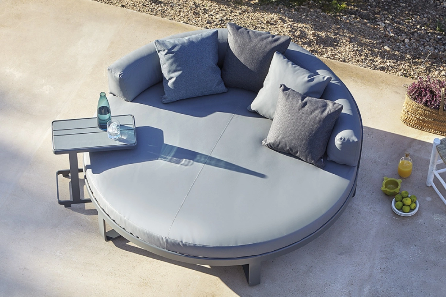 Flat Round chill bed 03