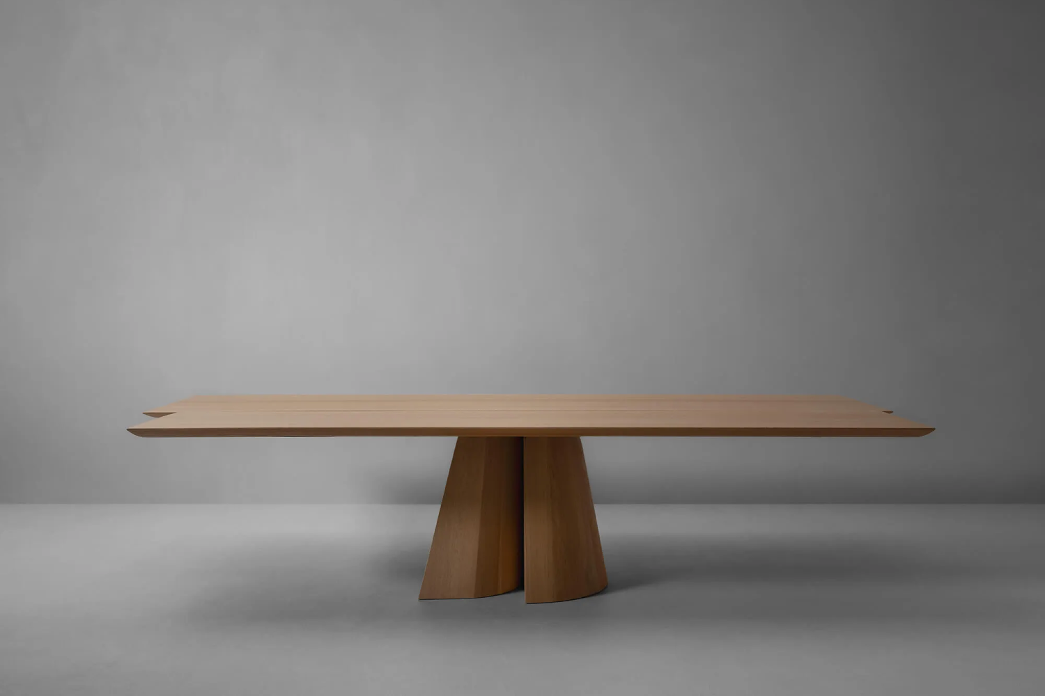 GOT ∙ DINING TABLE ROUND