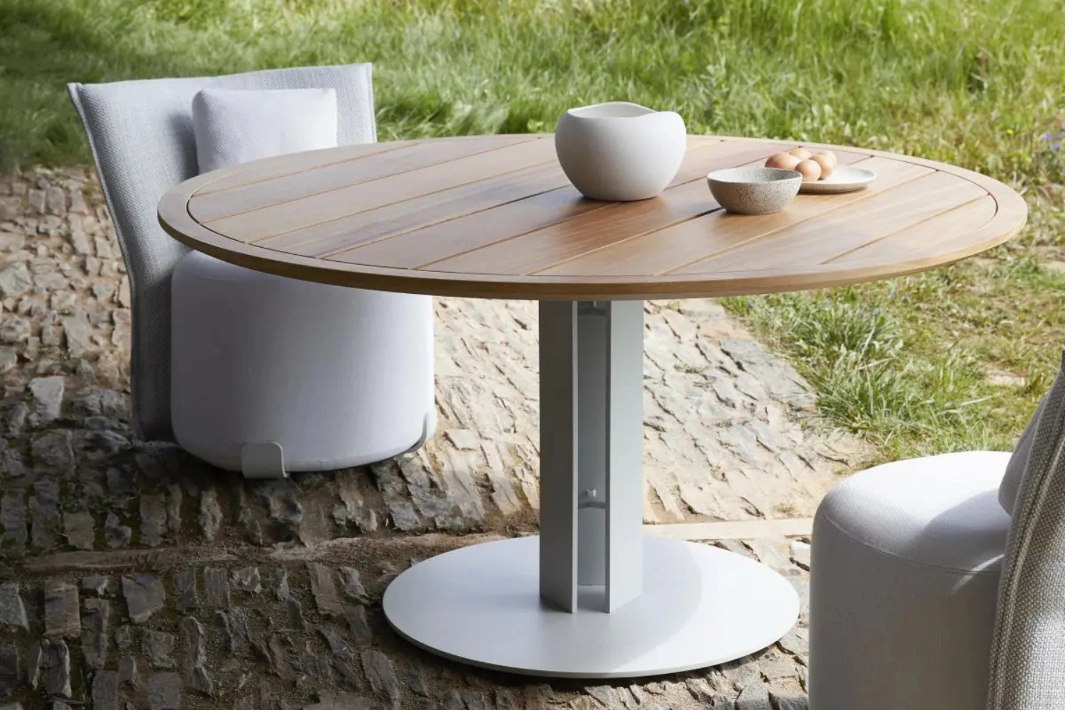 Isla Dining table Ø150 02
