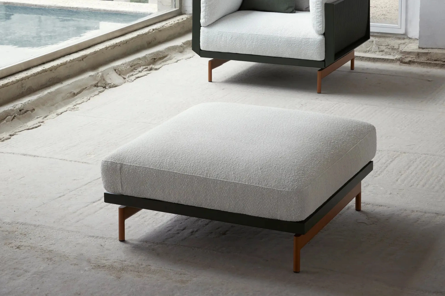 Onde Pouf for club armchair 02