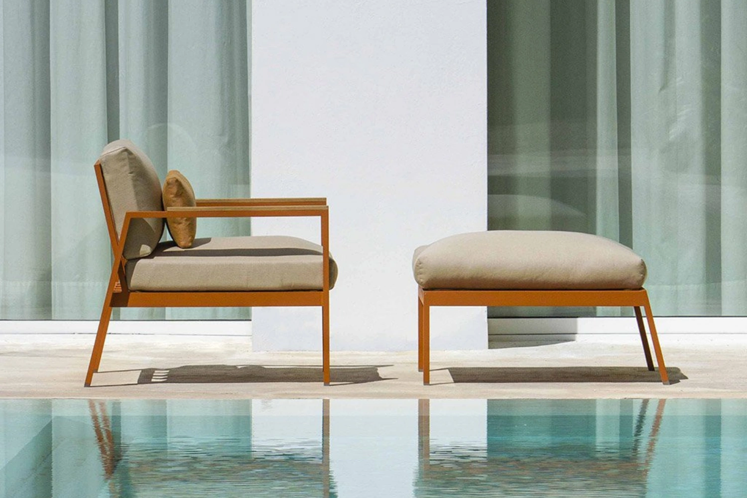 Timeless Lounge chair 03