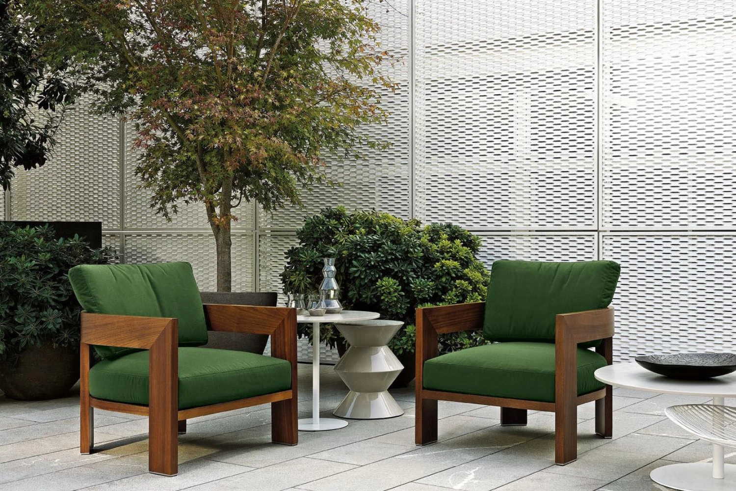 Warhol Iroko Outdoor 02
