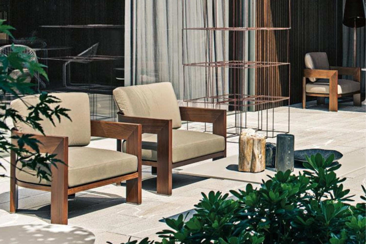 Warhol Iroko Outdoor 03