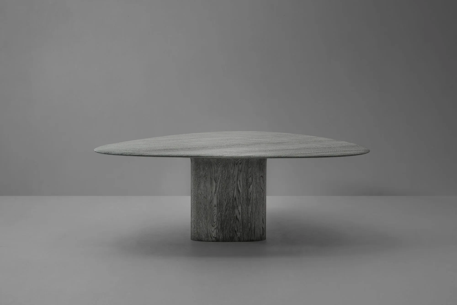anvil_dining_table_triangle_02_1x