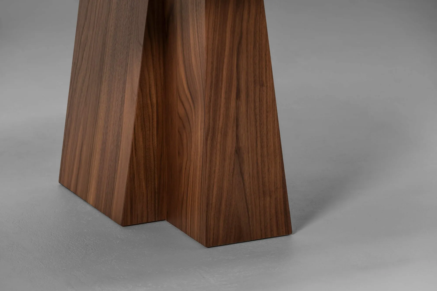 eli_dining_table_03_1x