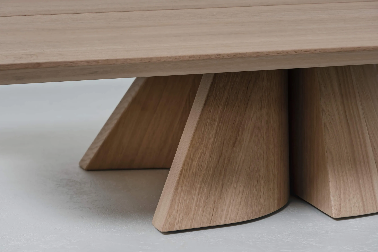 got_coffee_table_05_1x