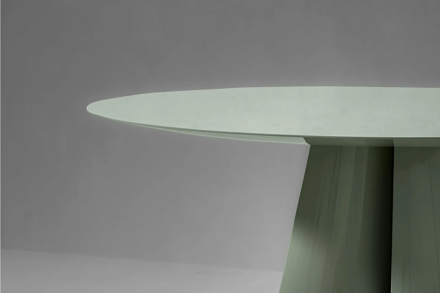 got_dining_table_round_04_1x
