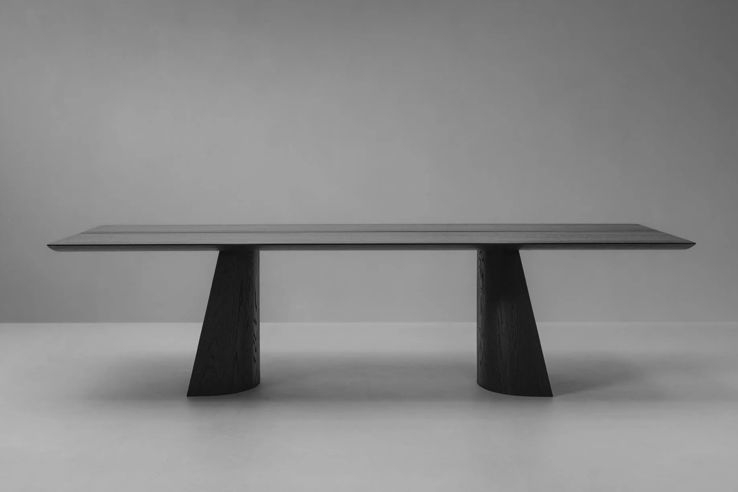 got_dining_table_two_02_1x