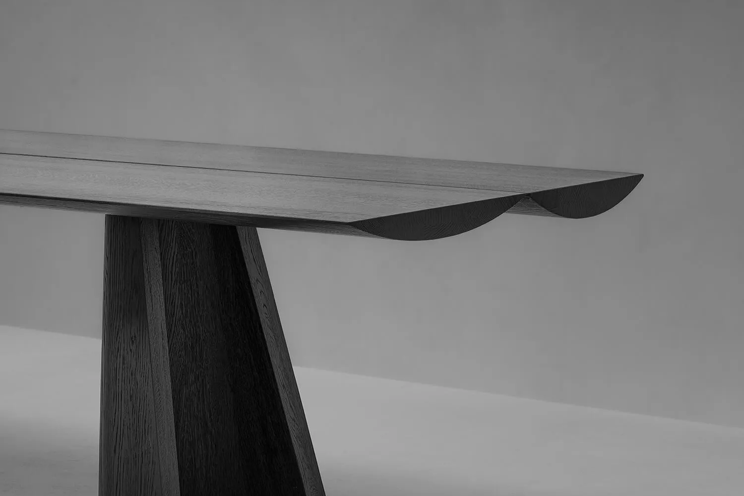 got_dining_table_two_04_1x